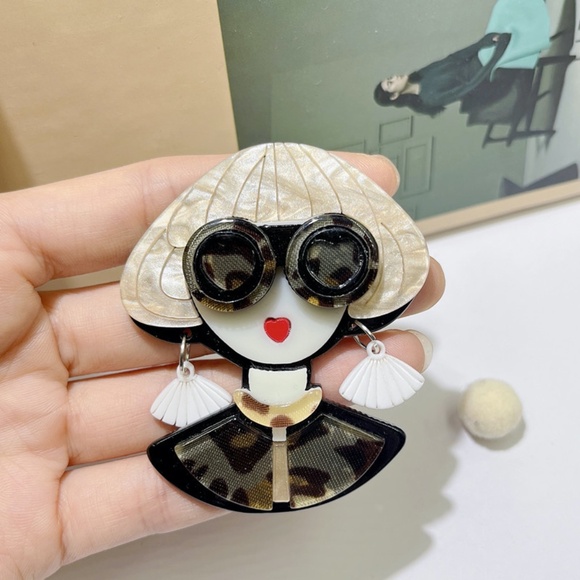 Fashion Brooch Pins Fun Chic Lady Brooch Pin Fashion Brooches Gifts for Her - Picture 7 of 7